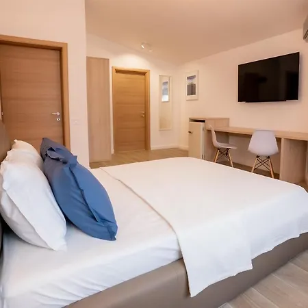 Pensiune Ines - Mamaia Nord 3*